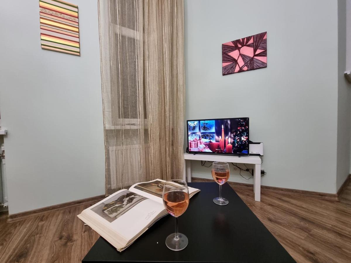 Art Deco One-Bedroom Suite In Library House With Free 5G Wifi Riga Eksteriør bilde